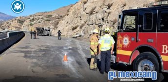 Vuelca pipa de gas en carretera El Hongo-Tecate; conductor resultó lesionado Vuelca pipa de gas en carretera El Hongo-Tecate; conductor resultó lesionado