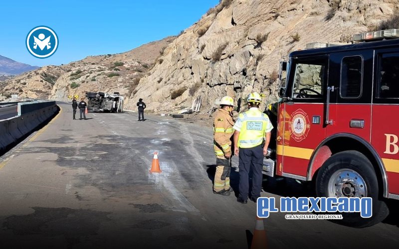 Vuelca pipa de gas en carretera El Hongo-Tecate; conductor resultó lesionado Vuelca pipa de gas en carretera El Hongo-Tecate; conductor resultó lesionado