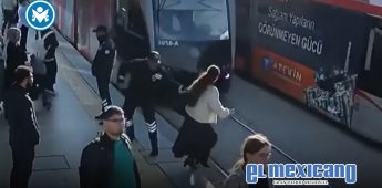 Guardia salva a mujer segundos antes de ser atropellada por un tranvía en Turquía Guardia salva a mujer segundos antes de ser atropellada por un tranvía en Turquía