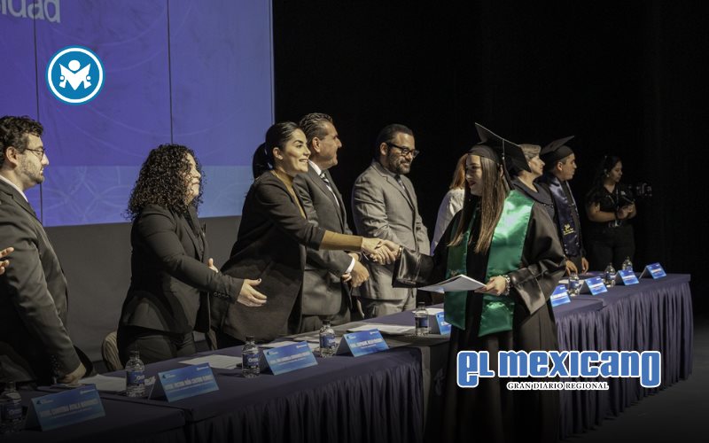 Egresan m&aacute;s de 180 universitarios en modalidad ejecutiva