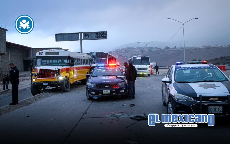 Choque múltiple entre camiones de transporte en el bulevar 2000