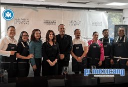 Felicita Claudia Agatón a Ana Fernanda Villela Collins por su talento en gimnasia paralímpica