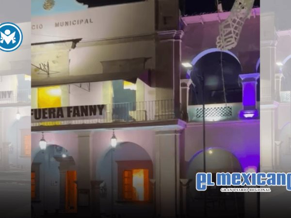 Protesta contra asesinatos en Michoacán deriva en incendio del Palacio Municipal de Apatzingán