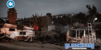 Incendio consume una casa y una traila en el Cañón del Padre Incendio consume una casa y una traila en el Cañón del Padre