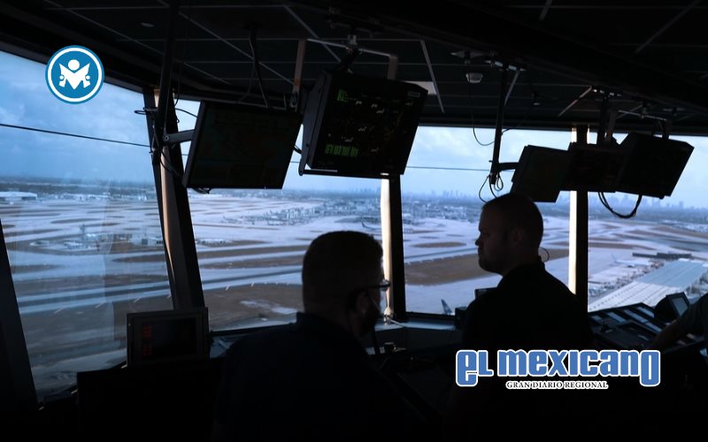 Trump amenaza con recortar sueldos a controladores aéreos ausentes durante cierre de Gobierno