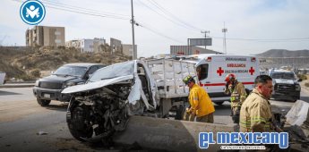 Conductor queda prensado tras chocar contra muro en el bulevar 2000 Conductor queda prensado tras chocar contra muro en el bulevar 2000