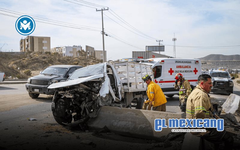 Conductor queda prensado tras chocar contra muro en el bulevar 2000
