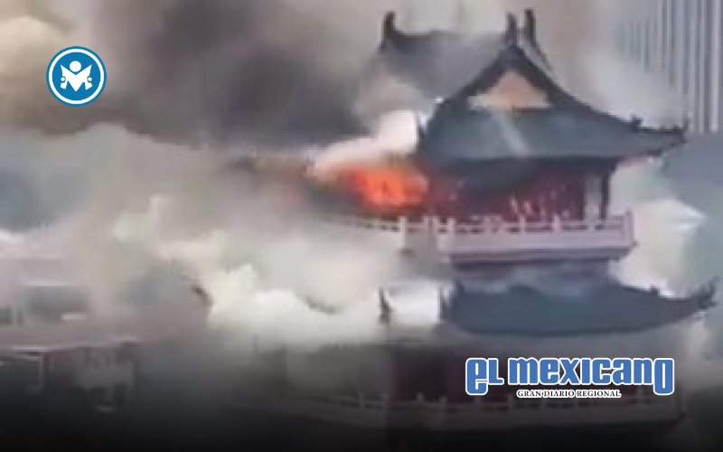 Incendio arrasa pabellón Wenchang del histórico templo Yongqing en Jiangsu