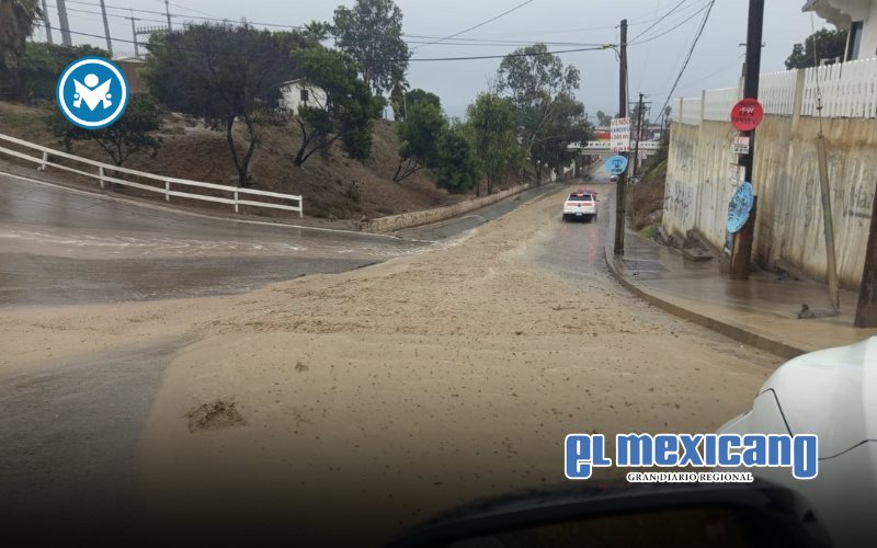 Lluvias generan encharcamientos en Rosarito; autoridades llaman a la precaución