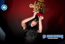 Joaquina deslumbra en su presentación en los Latin Grammy
