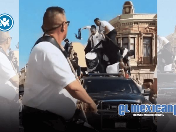 Se derrumba pirámide humana de policías en desfile de Zacatecas