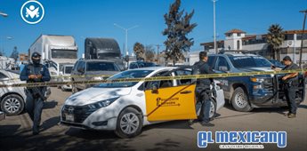 Atacan a balazos taxi del Aeropuerto de Tijuana; dos hombres resultan heridos Atacan a balazos taxi del Aeropuerto de Tijuana; dos hombres resultan heridos
