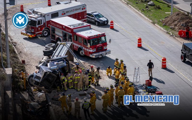Muere conductor al volcar su dompe en el Bulevar 2000 Muere conductor al volcar su dompe en el Bulevar 2000