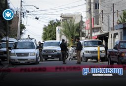 Mujer descubre a dos personas escondidas en la cajuela de su camioneta