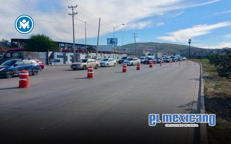 Cierran tramo de la Vía Rápida Oriente por socavón que dañó los tres carriles Cierran tramo de la Vía Rápida Oriente por socavón que dañó los tres carriles