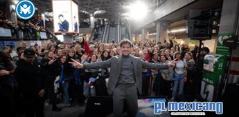 David Bisbal sorprende en la Puerta del Sol con un show navideño sorpresa David Bisbal sorprende en la Puerta del Sol con un show navideño sorpresa