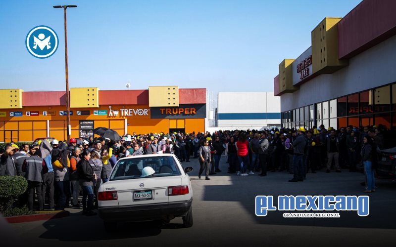 Evacuan fábrica por fuga en camión de gas en Tijuana