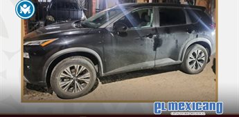 Mujer descubre a dos personas escondidas en la cajuela de su camioneta Mujer descubre a dos personas escondidas en la cajuela de su camioneta