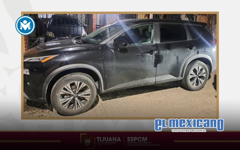 Mujer descubre a dos personas escondidas en la cajuela de su camioneta