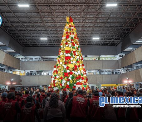 Tijuana enciende su &aacute;rbol navide&ntilde;o 2025 en Palacio Municipal
