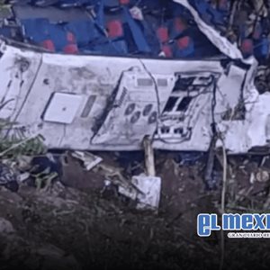 Mueren 10 estudiantes al caer de un barranco en Colombia Mueren 10 estudiantes al caer de un barranco en Colombia