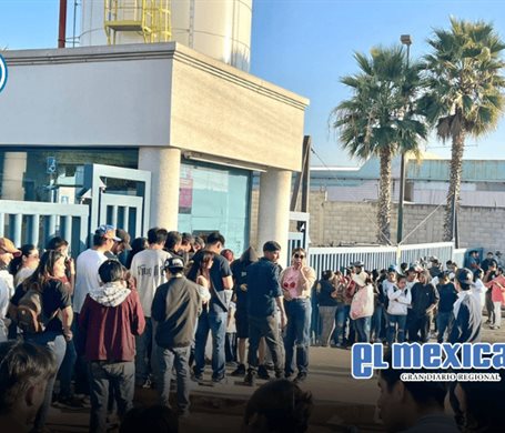 Trabajadores de Woori Printing bloquean planta por sueldos retenidos Trabajadores de Woori Printing bloquean planta por sueldos retenidos