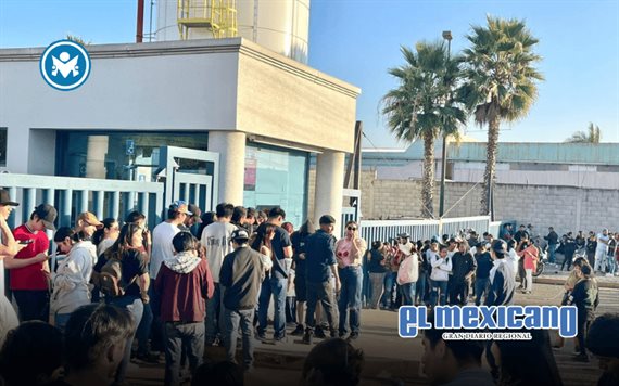 Trabajadores de Woori Printing bloquean planta por sueldos retenidos Trabajadores de Woori Printing bloquean planta por sueldos retenidos