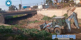 Retiran 14 toneladas de desechos de arroyo para prevenir inundaciones Retiran 14 toneladas de desechos de arroyo para prevenir inundaciones