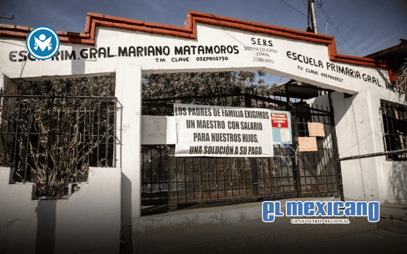 Padres de familia toman la primaria General Mariano Matamoros para exigir pago a maestro sin sueldo Padres de familia toman la primaria General Mariano Matamoros para exigir pago a maestro sin sueldo