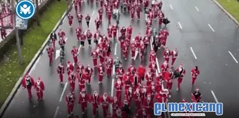 Carrera de Santa Claus en Madrid ti&ntilde;e de rojo las calles