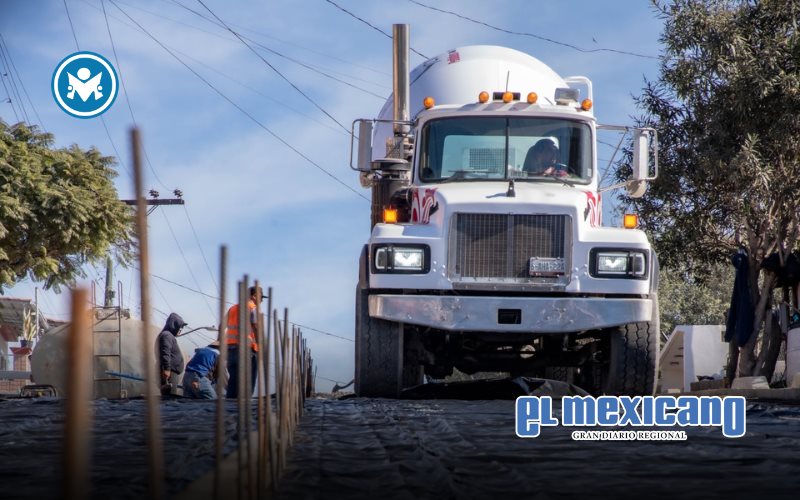 Gobierno de la alcaldesa Claudia Agat&oacute;n inicia con colados en pavimentaci&oacute;n de Las Lomitas