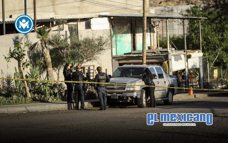 Hallan dos cuerpos en camioneta abandonada en la colonia El Laurel