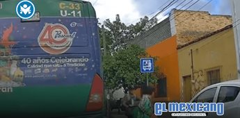 Joven en scooter arrolla a mujer de la tercera edad en Jalisco