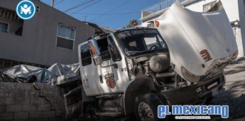 Grúa se impacta contra vivienda en Lomas Taurinas Grúa se impacta contra vivienda en Lomas Taurinas