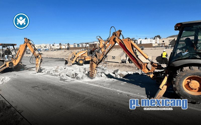 Cierran Vía Rápida Poniente por reparación de socavón Cierran Vía Rápida Poniente por reparación de socavón