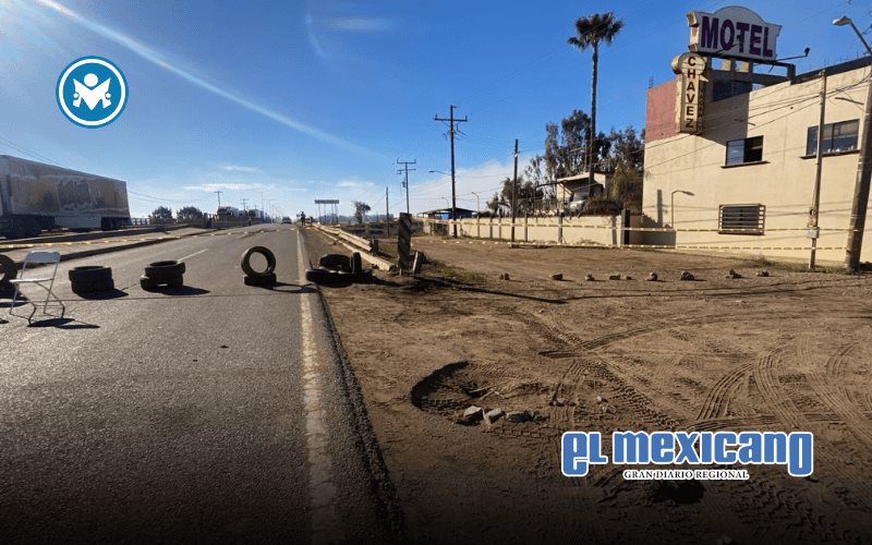 Manifestantes permiten paso controlado en la Transpeninsular