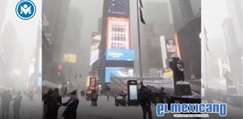 Tormenta invernal deja cubierto de nieve el Time Square Tormenta invernal deja cubierto de nieve el Time Square