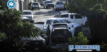 Hallan cuatro cuerpos calcinados en la cajuela de una camioneta incendiada