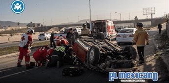 Conductor resulta lesionado tras volcarse en V&iacute;a R&aacute;pida Alamar