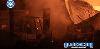 Incendio consume tarimera en Ejido Ojo de Agua