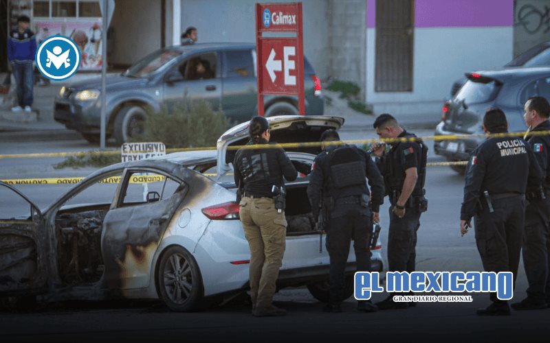 Hallan tres cuerpos en cajuela de auto incendiado en estacionamiento de Calimax Hallan tres cuerpos en cajuela de auto incendiado en estacionamiento de Calimax