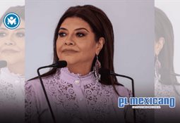 Estudiantes de Texas defienden a compa&ntilde;era de hombre con gorra de MAGA