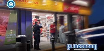 Detienen a dos hombres tras robo con violencia en Oxxo