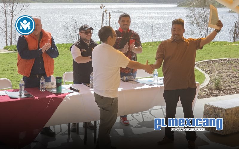 CONAPESCA entrega primer permiso de pesca comercial de agua dulce en BC