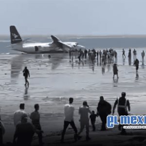 Avi&oacute;n Fokker 50 de StarSky se estrella en playa de Mogadiscio tras fallo t&eacute;cnico