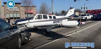 Avioneta aterriza de emergencia en avenida de Gainesville y golpea varios veh&iacute;culos