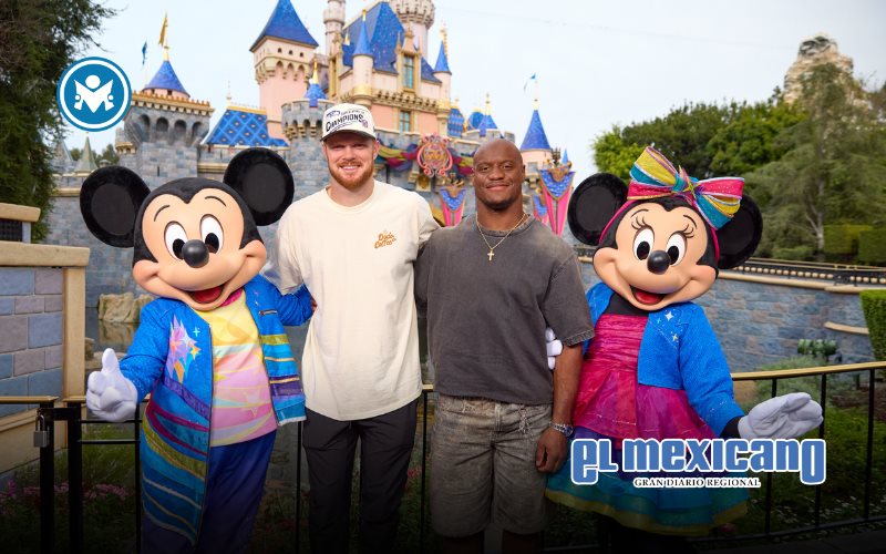 Seahawks en la cima: Kenneth Walker III y Sam Darnold lideran el desfile triunfal de la Super Bowl LX en Disneyland Resort