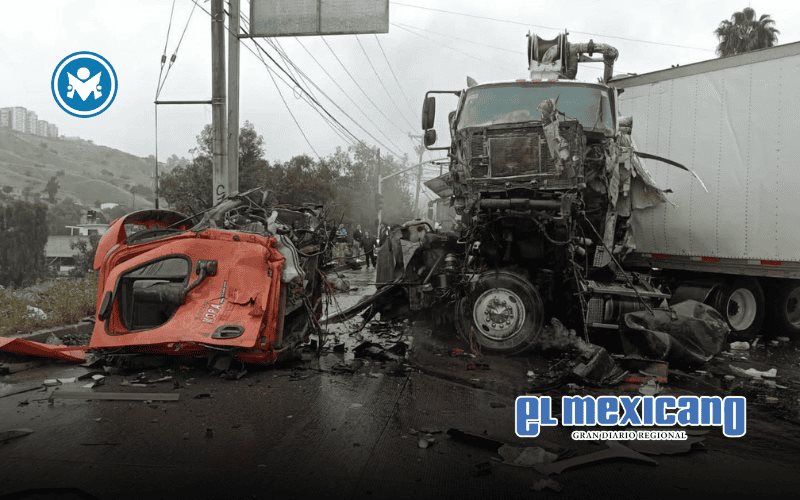 Choque entre tr&aacute;iler y bomba de concreto paraliza el bulevar Cuauht&eacute;moc Sur