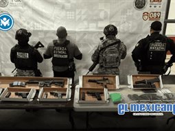 Aseguran m&aacute;s de 30 kilos de droga y arsenal en camioneta abandonada