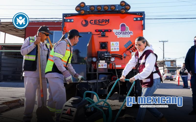 Dan equipo para el programa Calles Seguras, Familias Seguras con maquinaria de bacheo